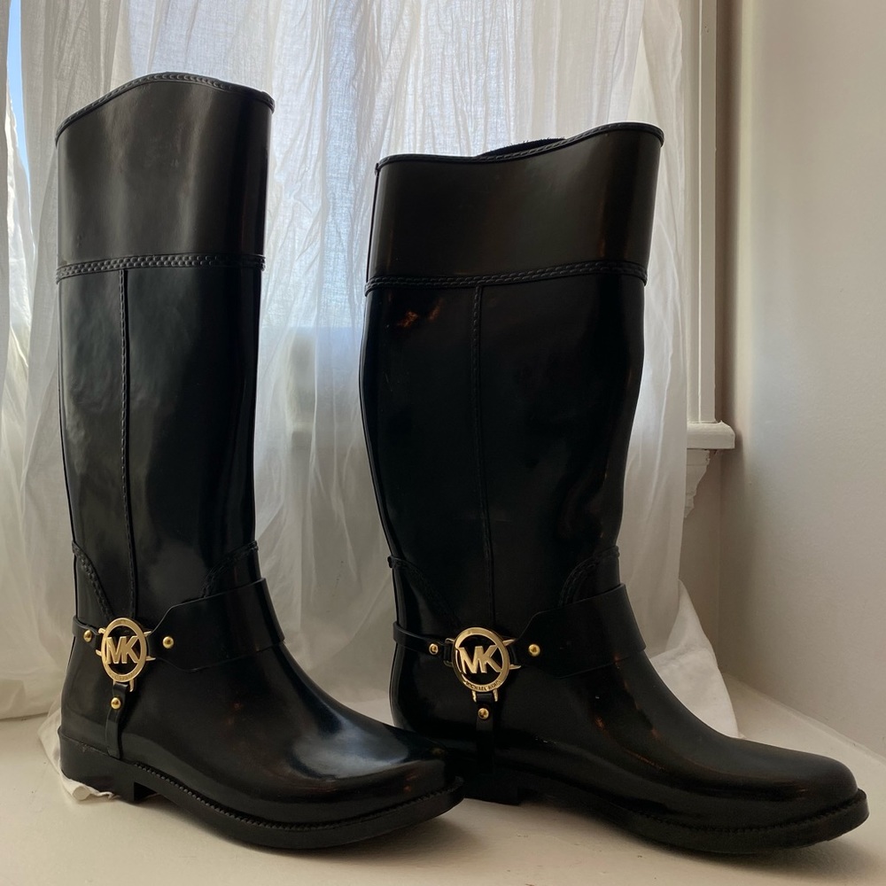 MK two-toned rain boots!